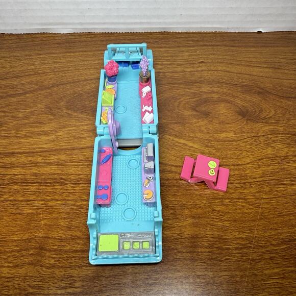Polly Pocket FLOWER CAFE ON THE GO 1996 Vintage Bluebird Car & Picnic Table - Picture 4 of 5
